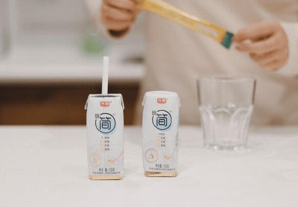 光明乳业常温酸奶出新品 轻奢极简研简闪亮上市(图1)